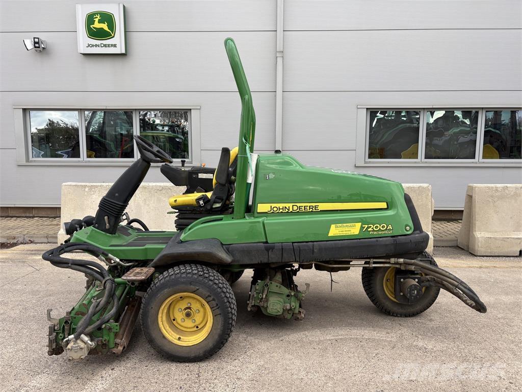 John Deere 7200A Taga jalutatavad niidukid
