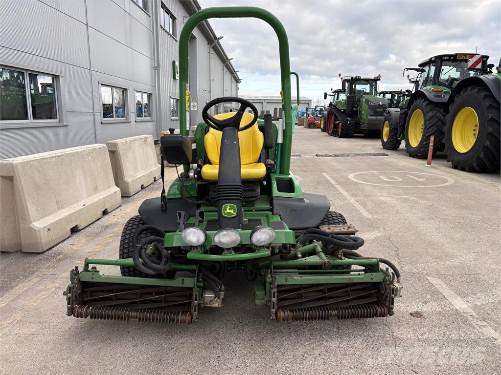 John Deere 7200A Taga jalutatavad niidukid