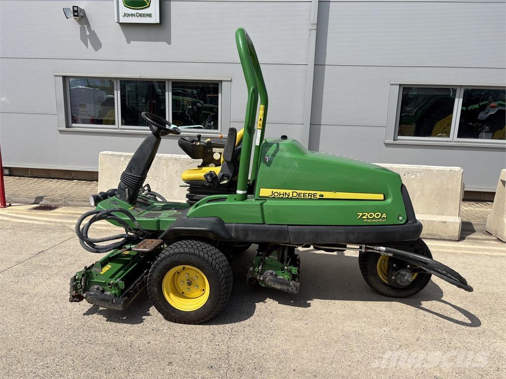 John Deere 7200A Taga jalutatavad niidukid