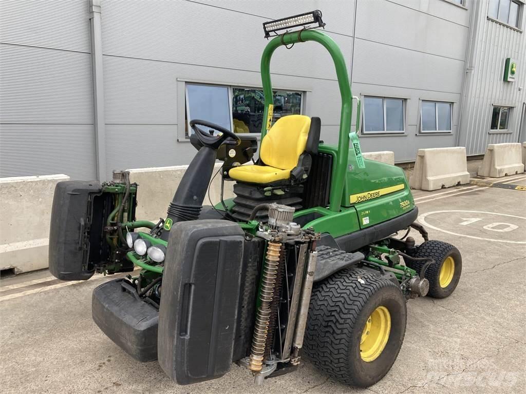 John Deere 7500AE Taga jalutatavad niidukid