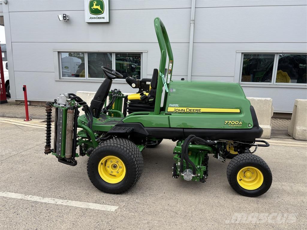 John Deere 7700A Taga jalutatavad niidukid