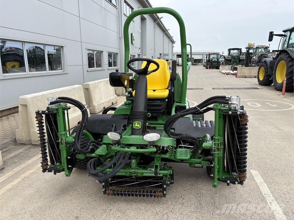 John Deere 7700A Taga jalutatavad niidukid
