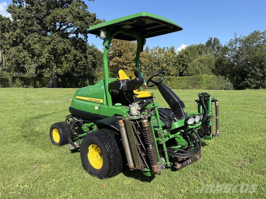 John Deere 7700A Taga jalutatavad niidukid