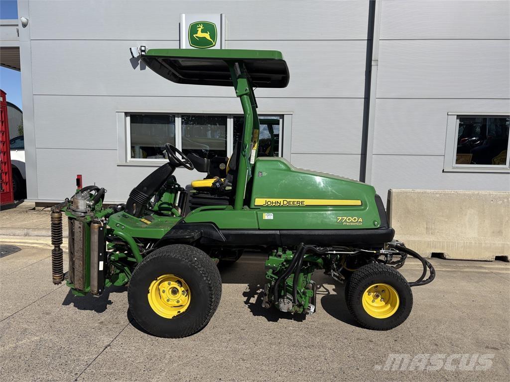 John Deere 7700A Taga jalutatavad niidukid