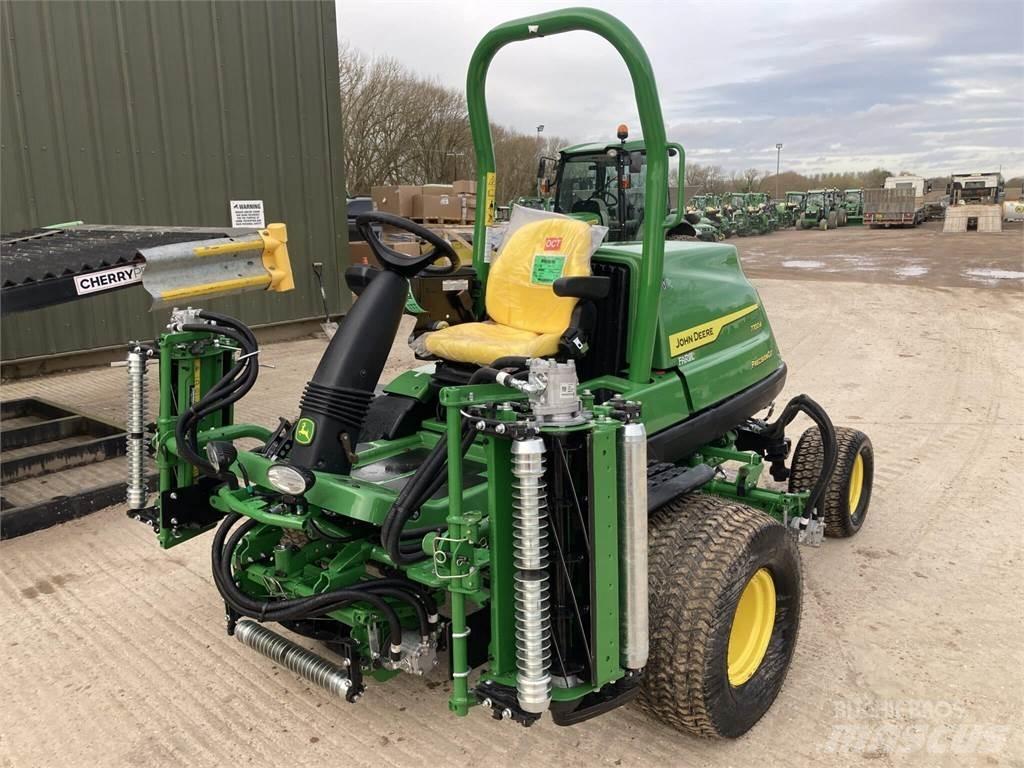 John Deere 7700A Taga jalutatavad niidukid