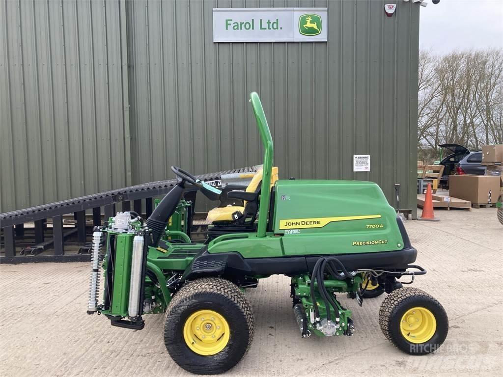 John Deere 7700A Taga jalutatavad niidukid