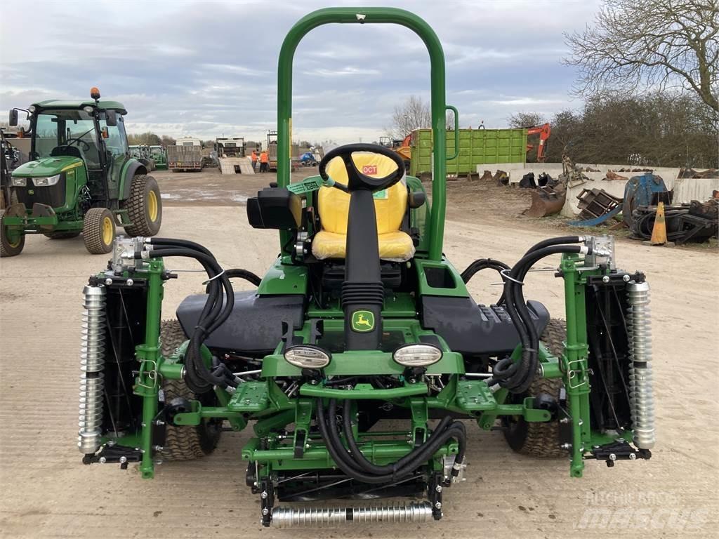 John Deere 7700A Taga jalutatavad niidukid