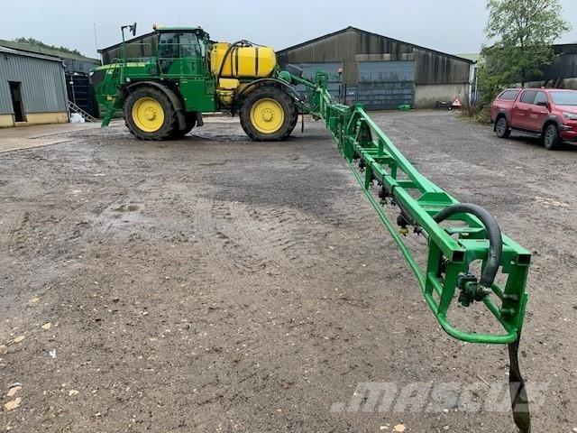 John Deere R4040i Iseliikuvad pritsid