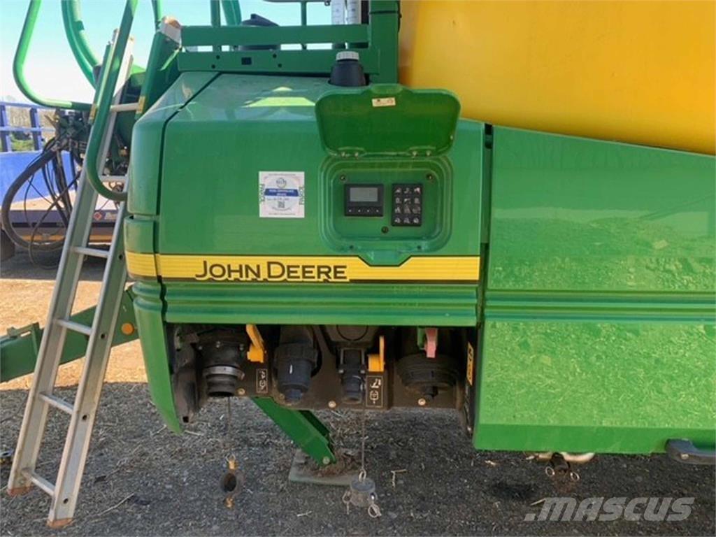 John Deere R962I Iseliikuvad pritsid