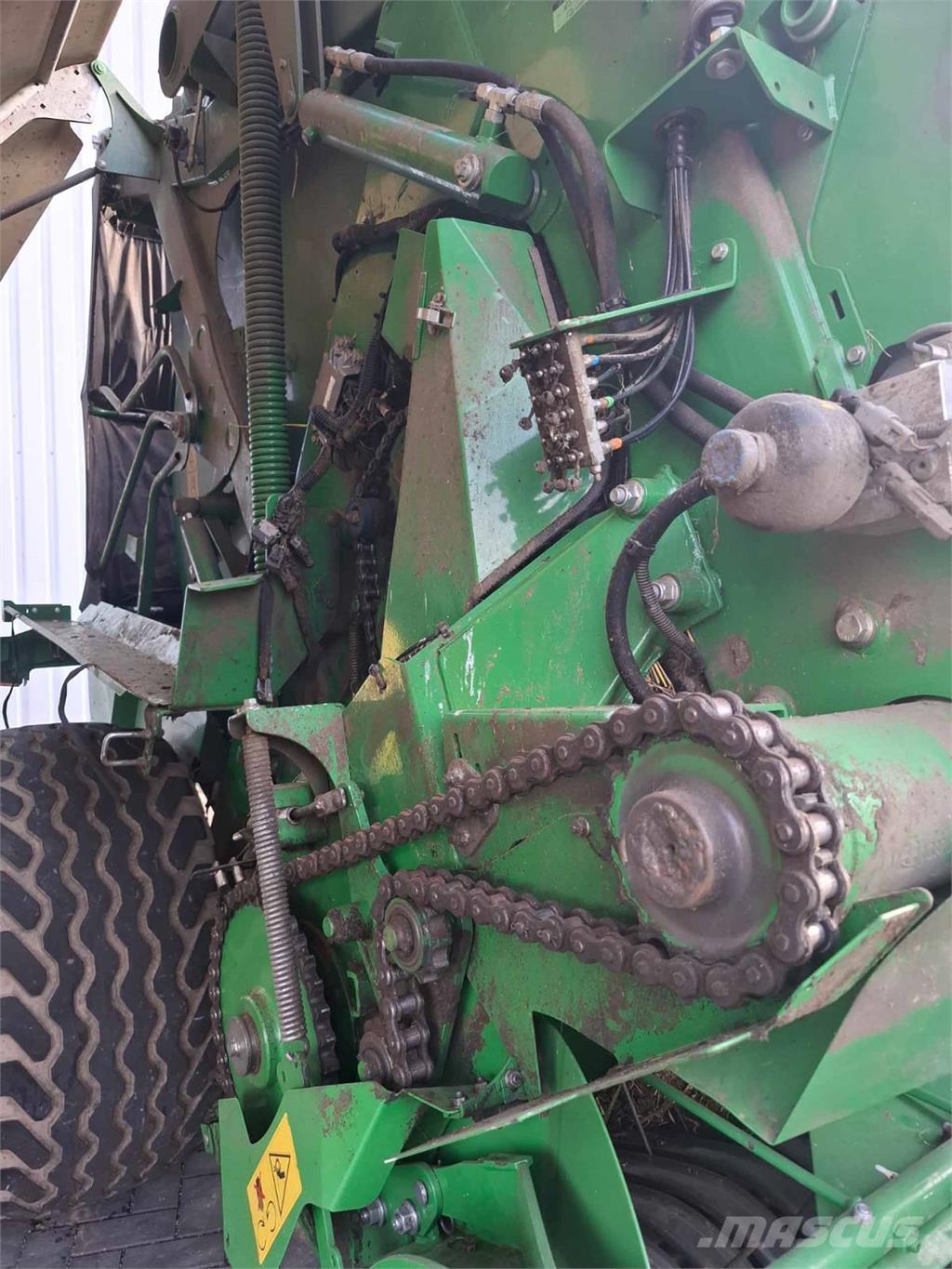 John Deere V451R Heinapressid