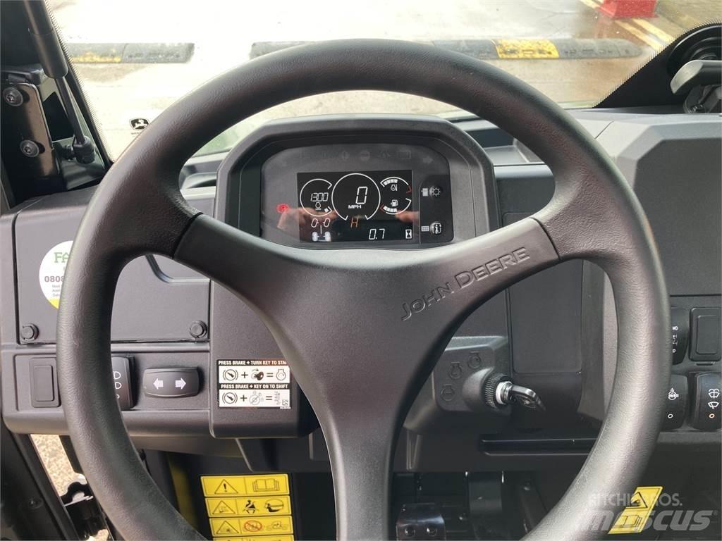 John Deere XUV875M Kommunaalteenuste tehnika