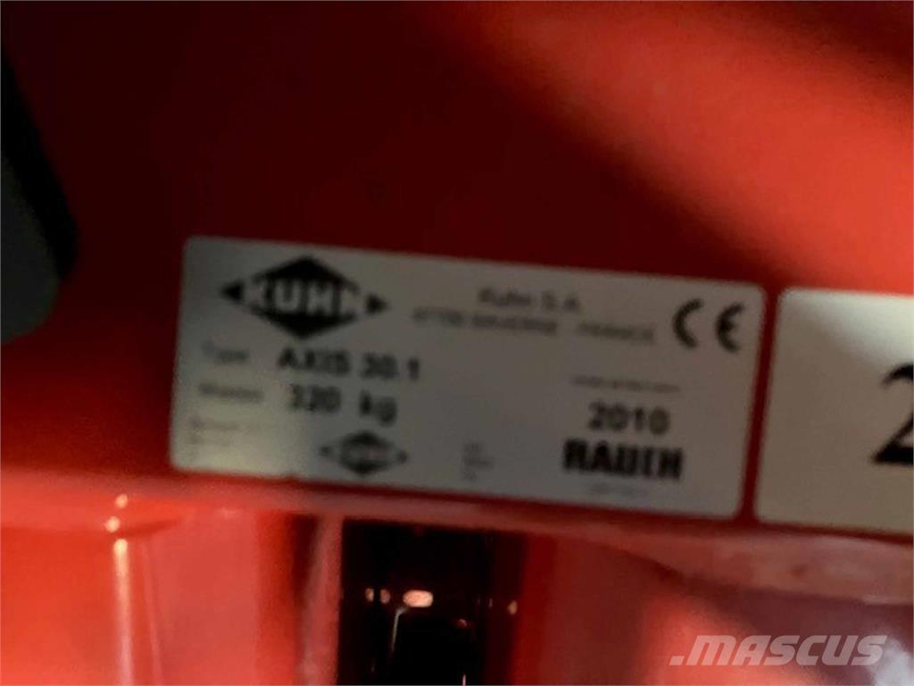 Kuhn Axis 30.1 Väetisekülvikud pihustiga