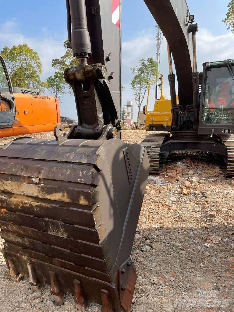 Volvo 220D Roomikekskavaatorid