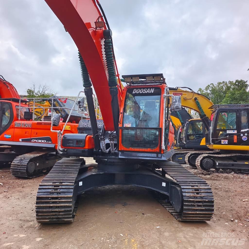 Doosan DX 300 LC Roomikekskavaatorid