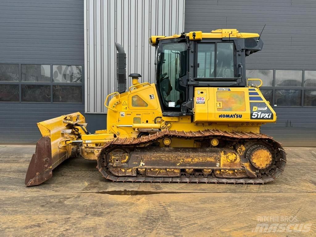Komatsu D51PXi-24 Buldooserid