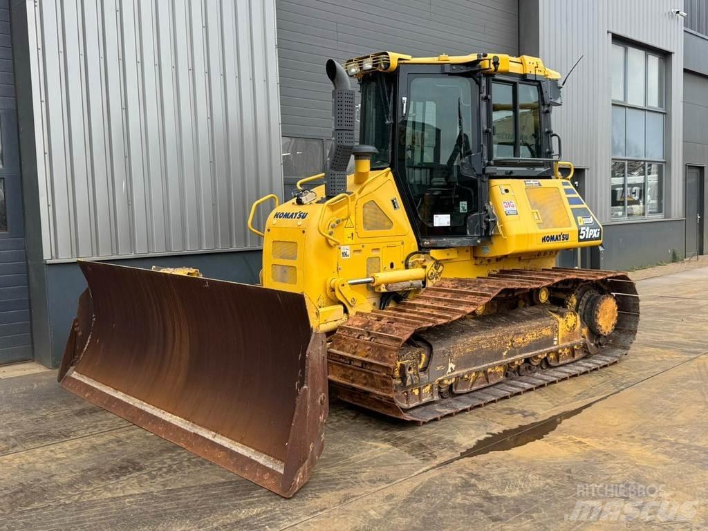 Komatsu D51PXi-24 Buldooserid