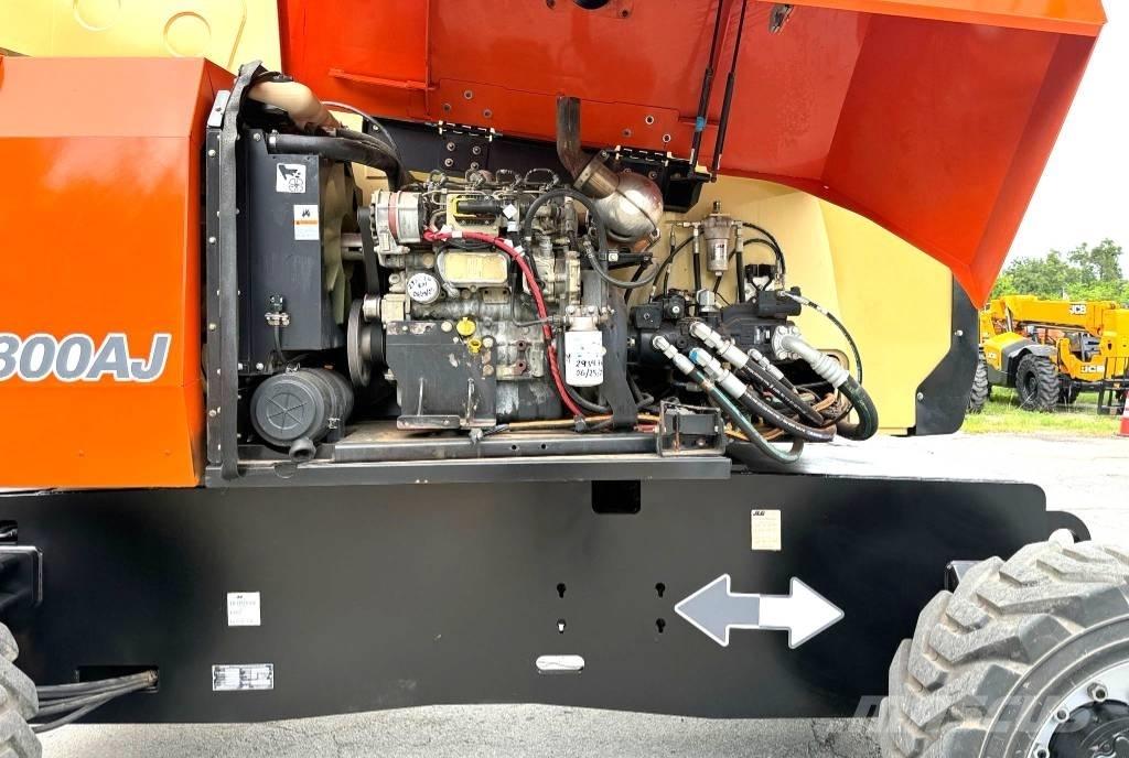 JLG 800 AJ Iseliikuvad poomtõstukid
