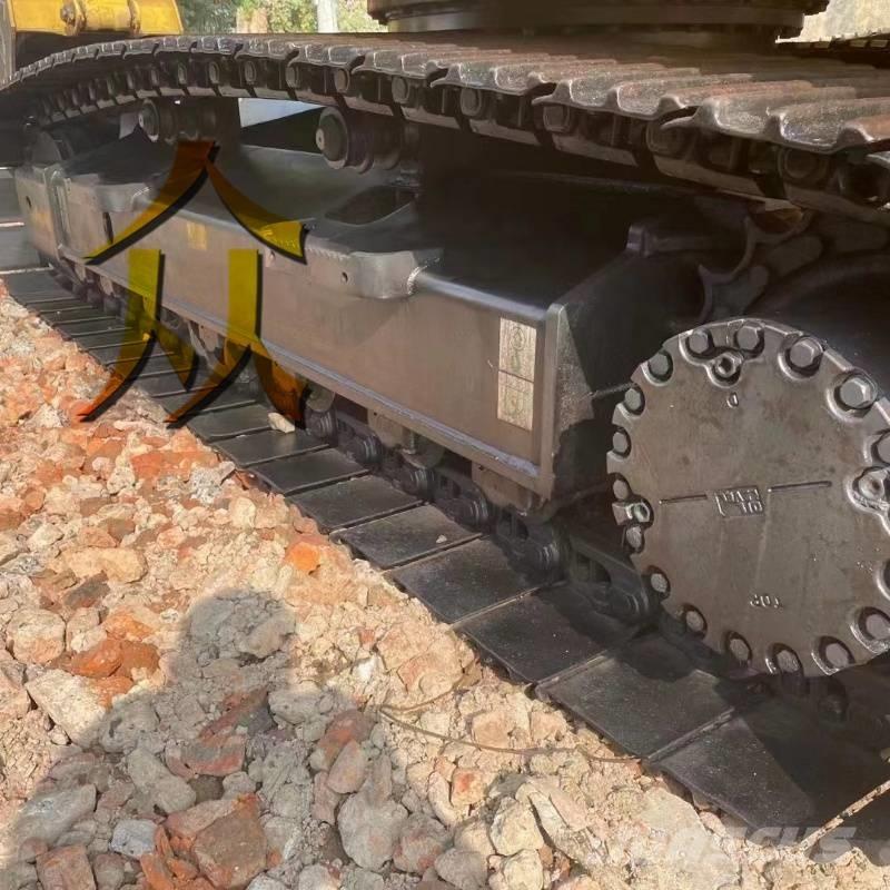 Komatsu PC 200 Roomikekskavaatorid