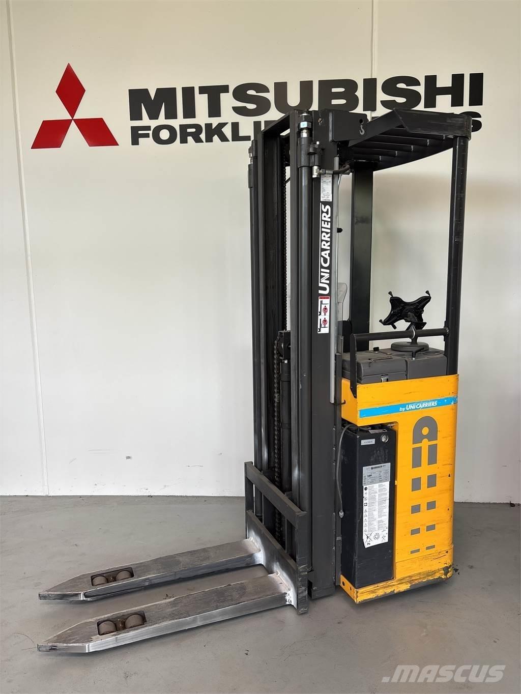Atlet A160 Platvormiga virnastajad