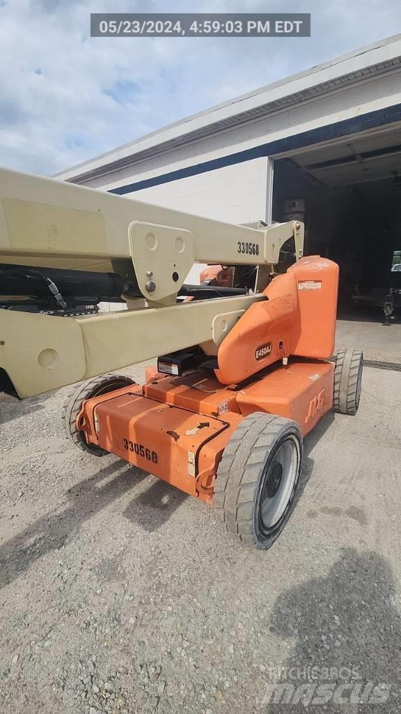 JLG E 450 AJ Iseliikuvad poomtõstukid