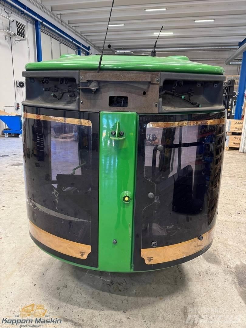 John Deere 1270E Kabiinid