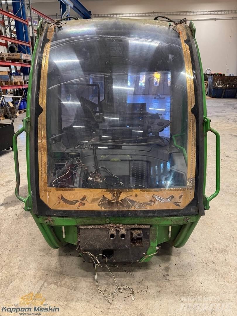 John Deere 1270E Kabiinid