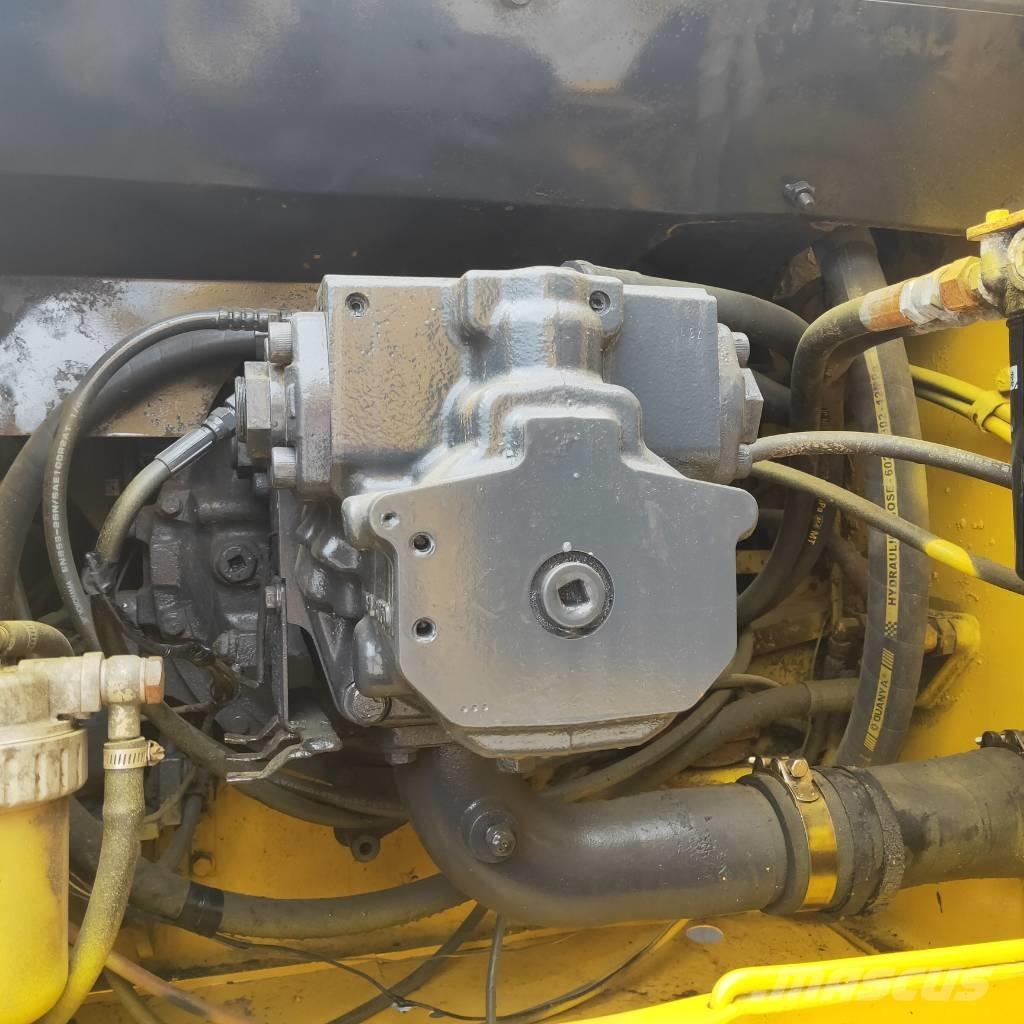 Komatsu PC200-7 Roomikekskavaatorid