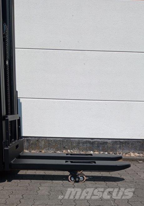 Toyota SWE160L Platvormiga virnastajad