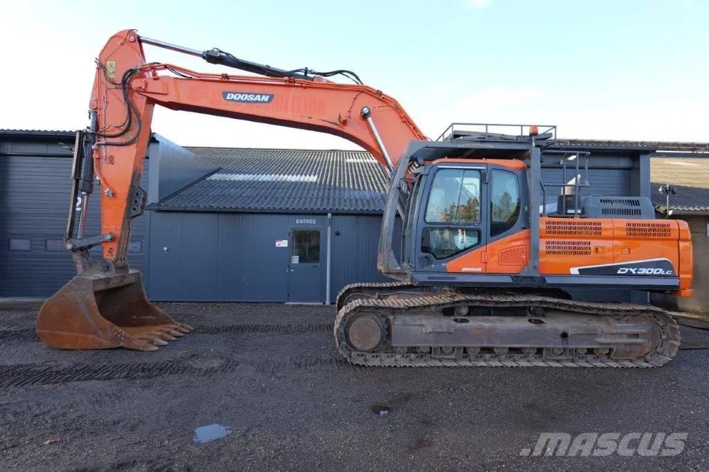 Doosan DX300LC Roomikekskavaatorid