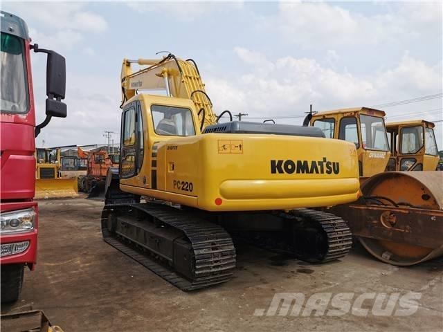 Komatsu PC 220-8 Roomikekskavaatorid