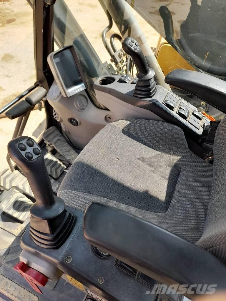 Volvo EC 250 D L Roomikekskavaatorid