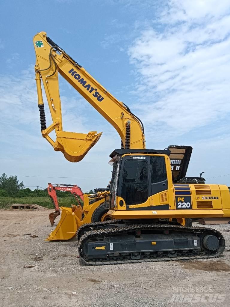 Komatsu PC 220-8 Roomikekskavaatorid