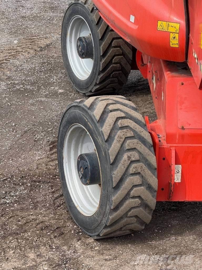 JLG 1250 AJP Iseliikuvad poomtõstukid