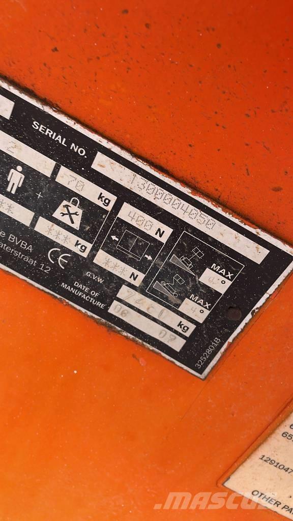 JLG 450 AJS II Iseliikuvad poomtõstukid