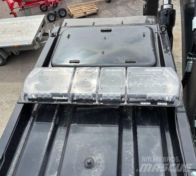 Hyundai HX 300 AL Roomikekskavaatorid
