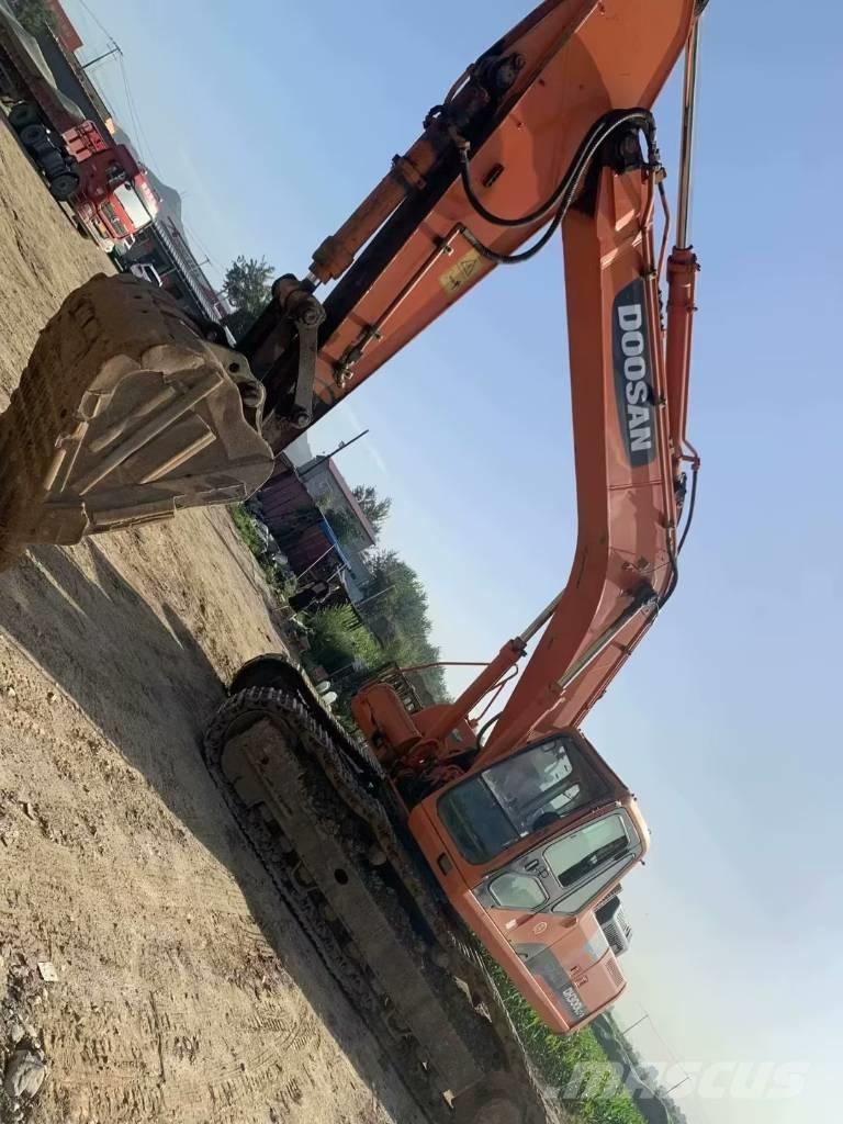 Doosan DH300 Roomikekskavaatorid
