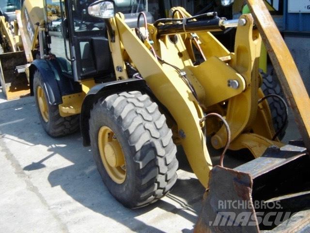 CAT 906 M Rataslaadurid