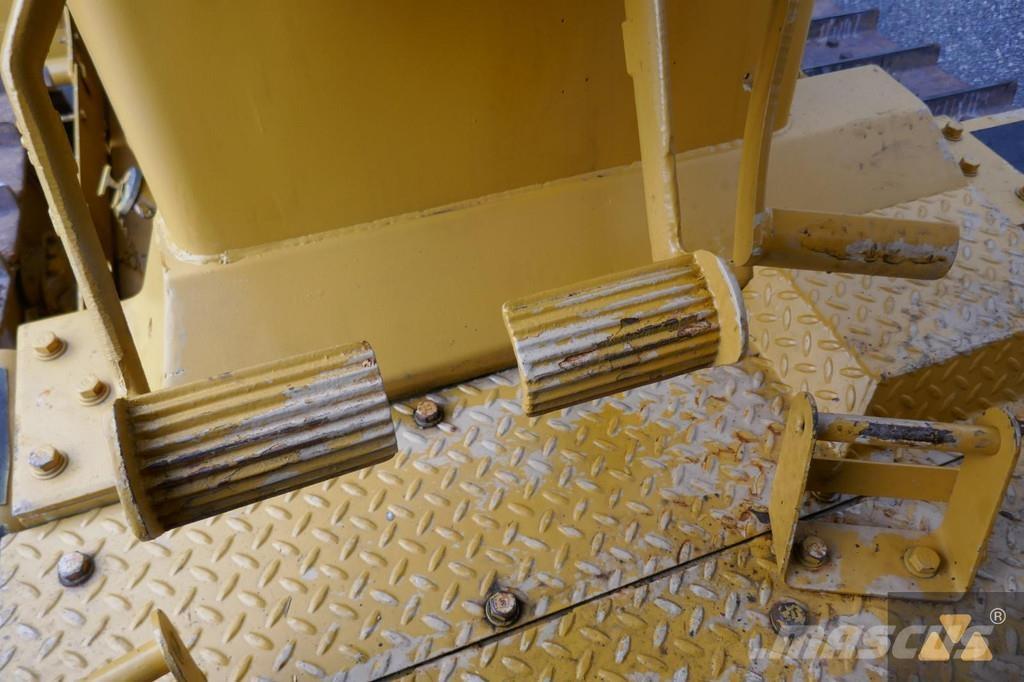 CAT D7G Ex-army Buldooserid