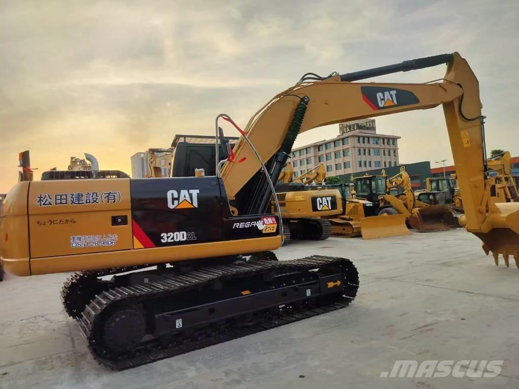 CAT 320 D2 Roomikekskavaatorid