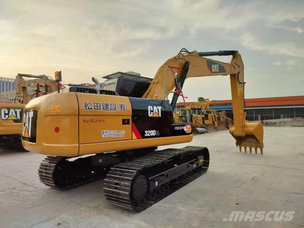 CAT 320 D2 Roomikekskavaatorid