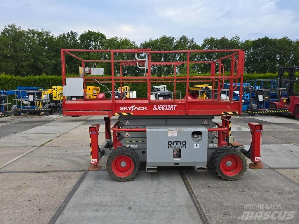 SkyJack SJ 6832 RT Käärtõstukid