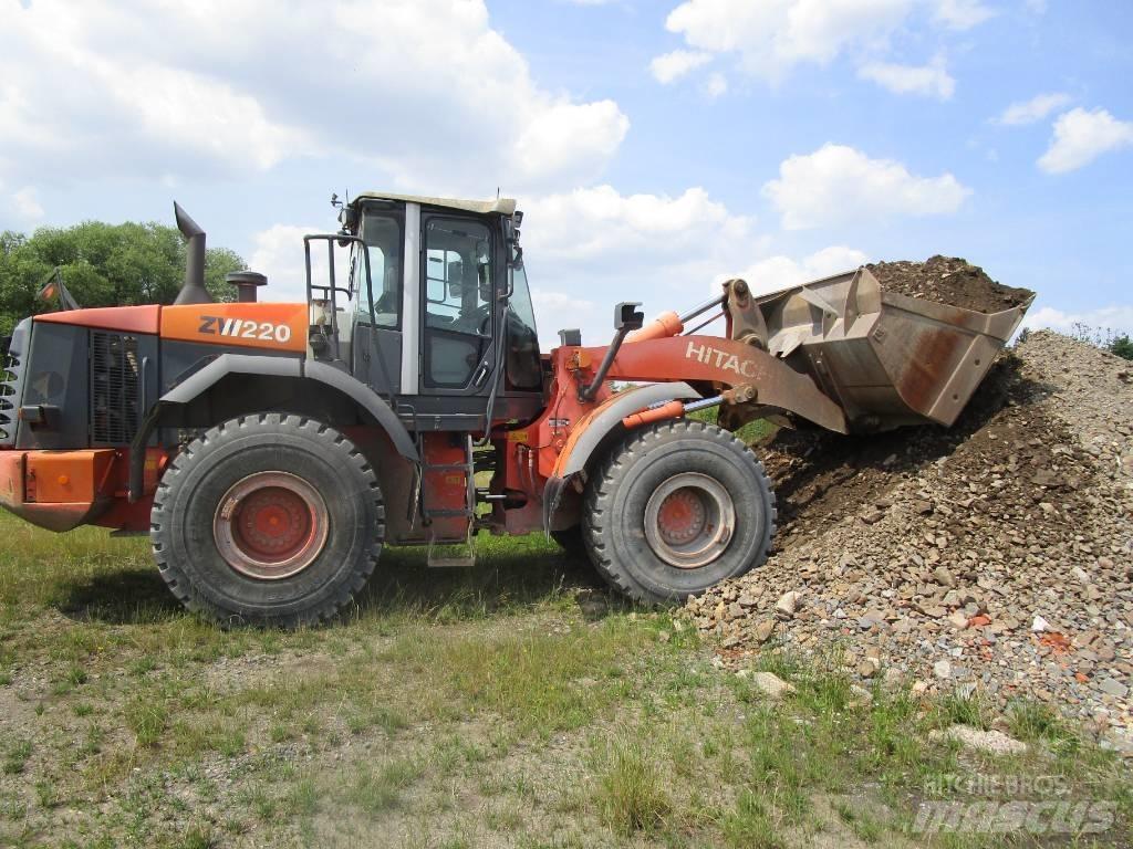 Hitachi ZW 220  Waage Rataslaadurid