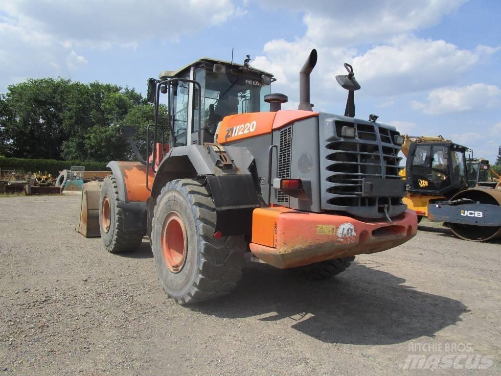 Hitachi ZW 220  Waage Rataslaadurid
