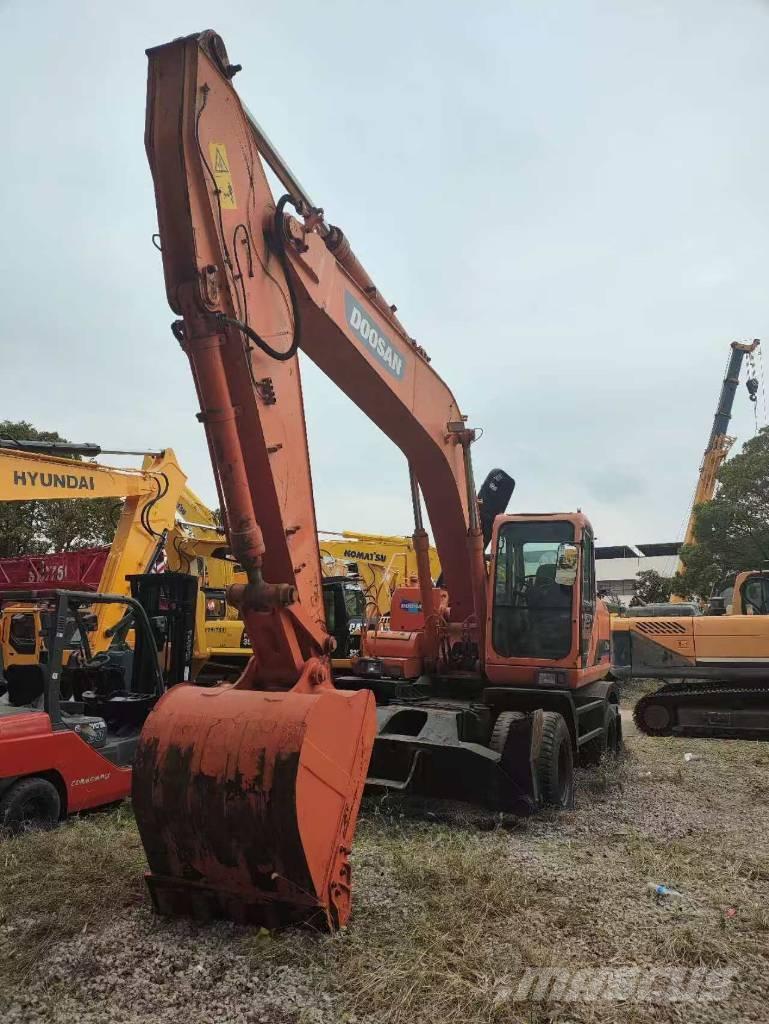 Doosan DH 210 W-7 Ratasekskavaatorid