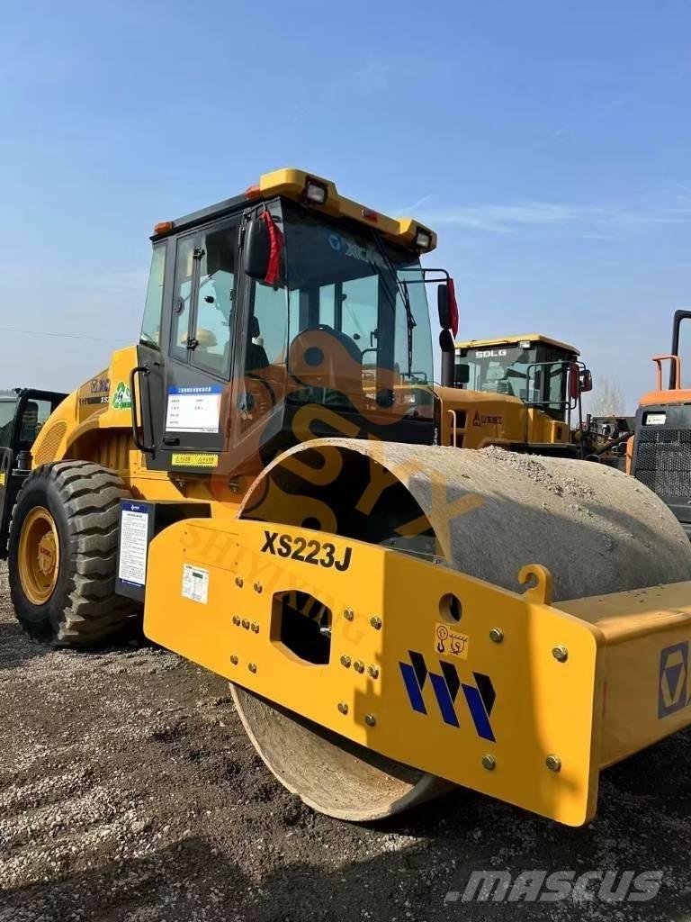 XCMG XS 233J Ühe trumliga rullid