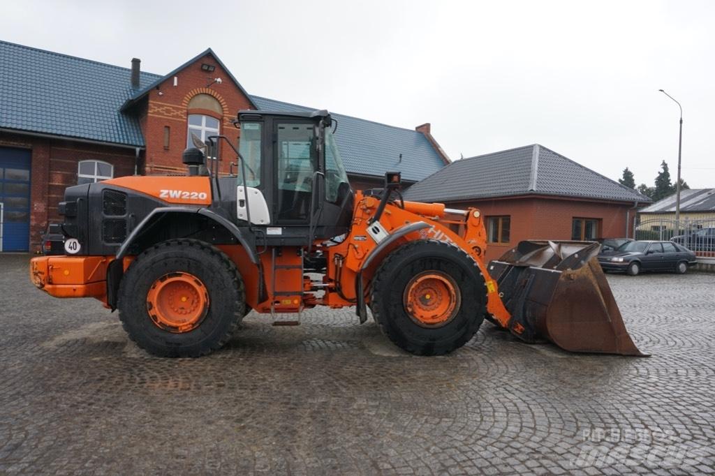 Hitachi ZW 220-5 B Rataslaadurid