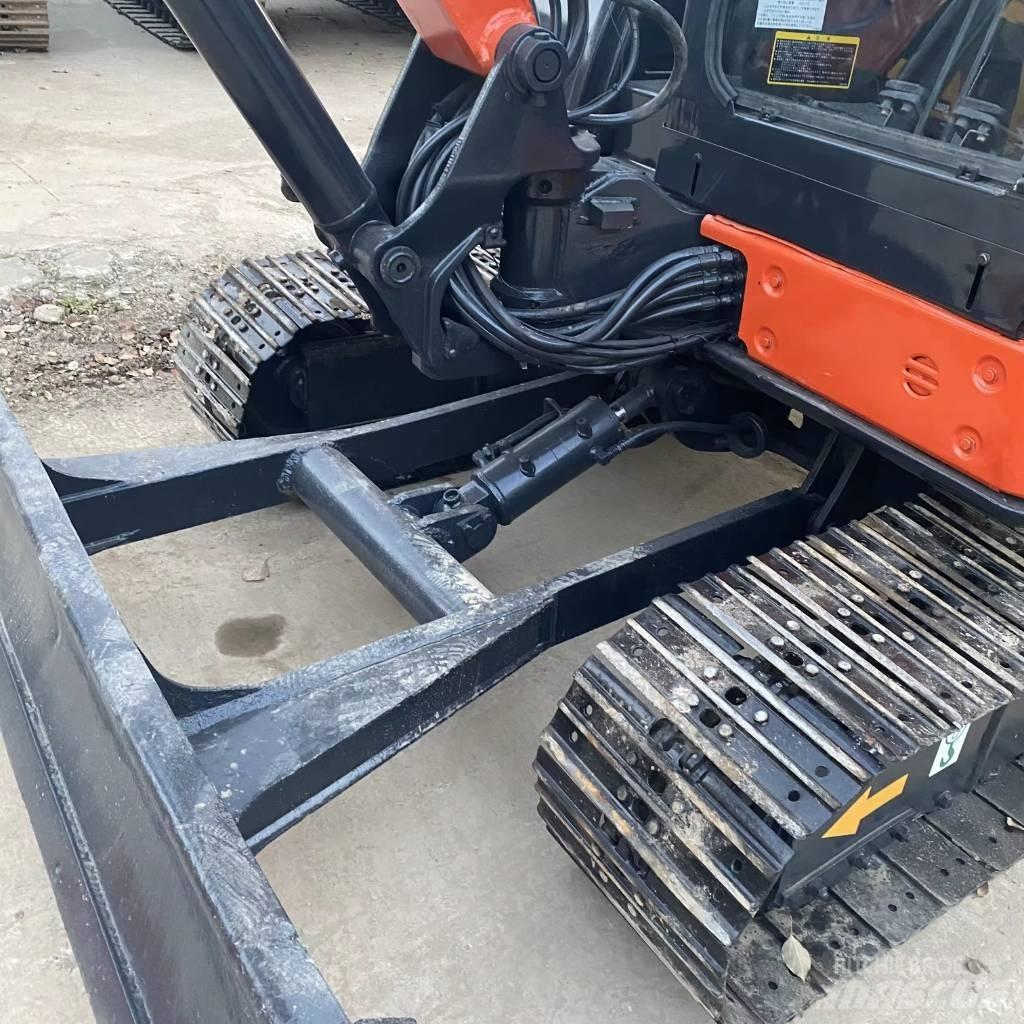 Hitachi ZX 50 U Roomikekskavaatorid