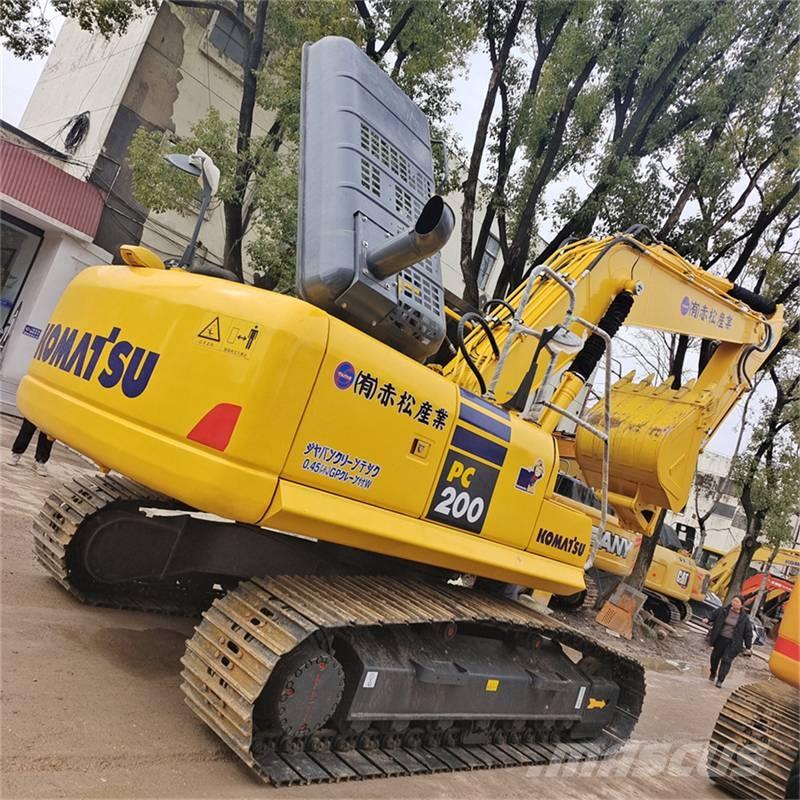 Komatsu PC 200-7 Roomikekskavaatorid