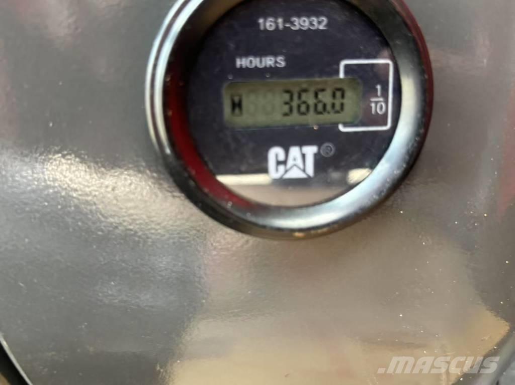 CAT 325 D Roomikekskavaatorid