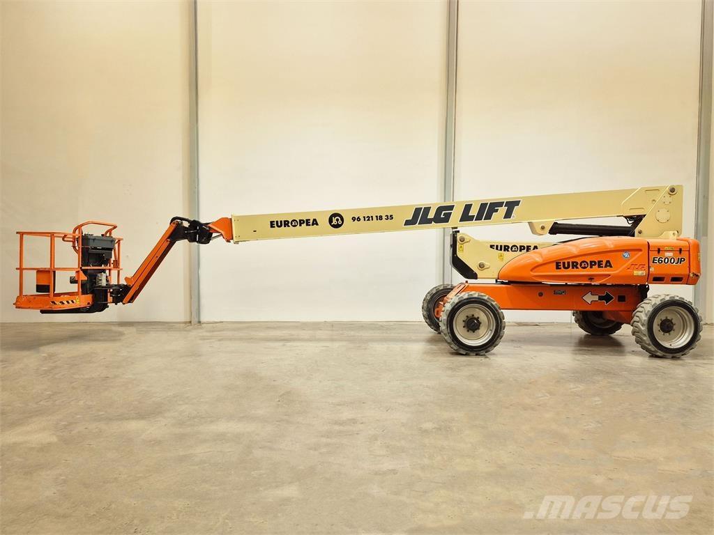 JLG E600JP Iseliikuvad poomtõstukid